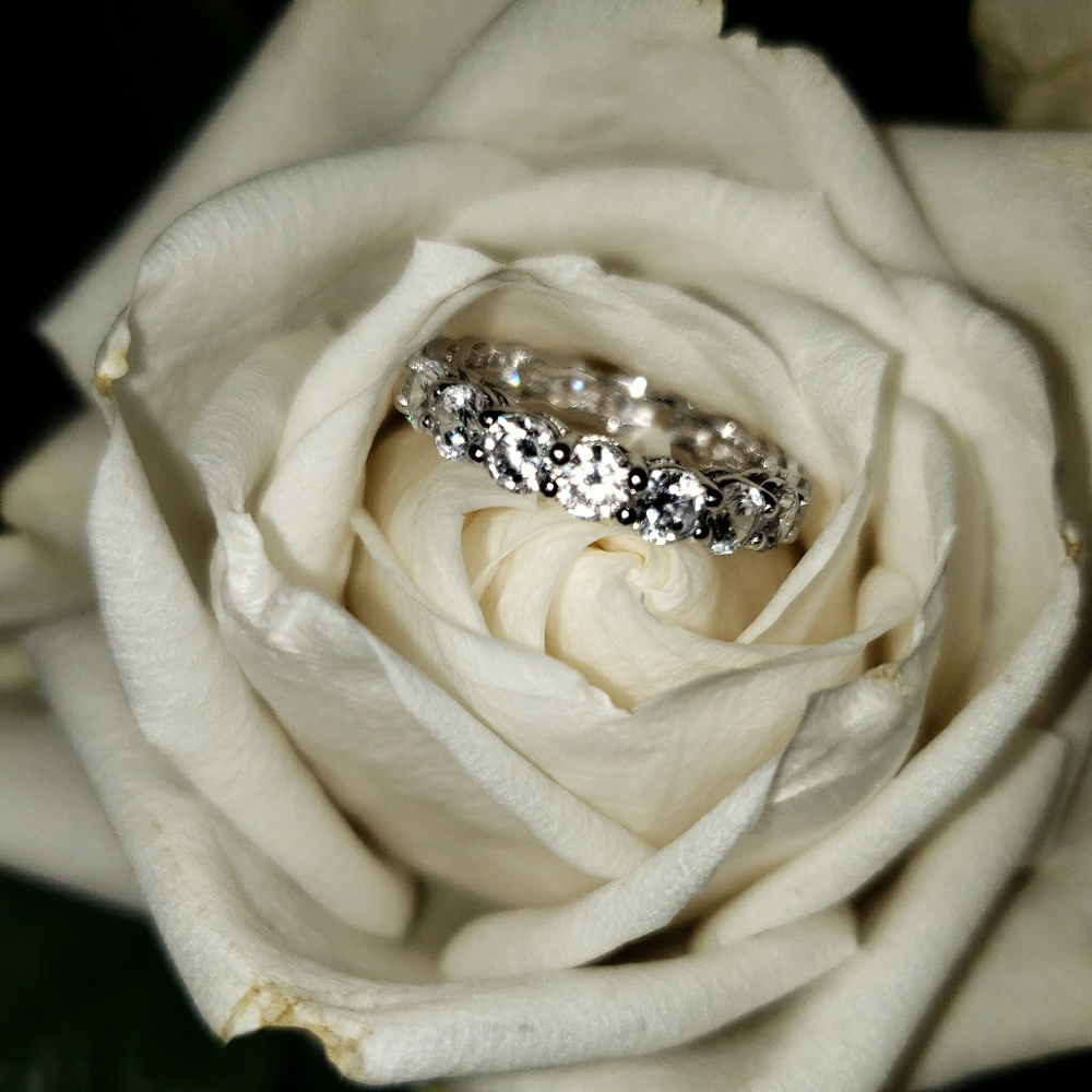 18k Eternity Swarovski diamond ring - Picture 6 of 10
